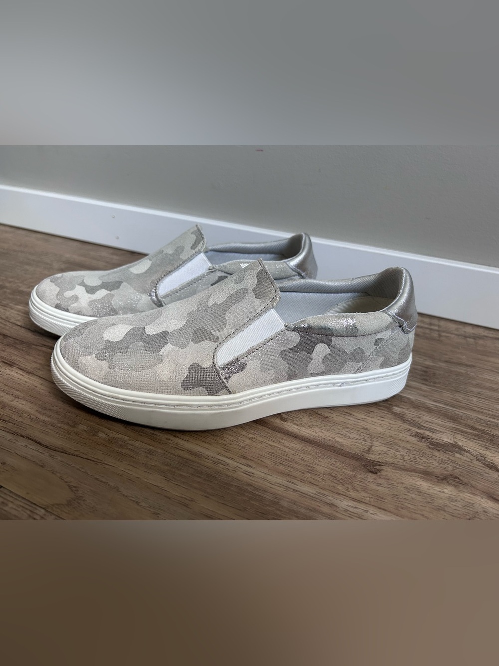 Chuska Shimmer camo Slip-On Camouflage Sneakers Neutral Gray white casual